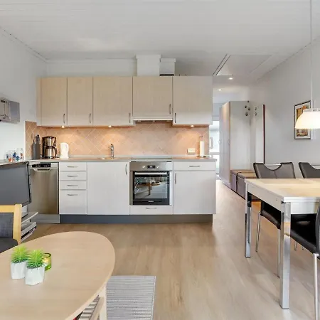 Elevus - 10m From The Sea By Interhome Daire Bogense