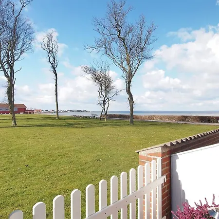 Elevus - 10m From The Sea By Interhome Lägenhet