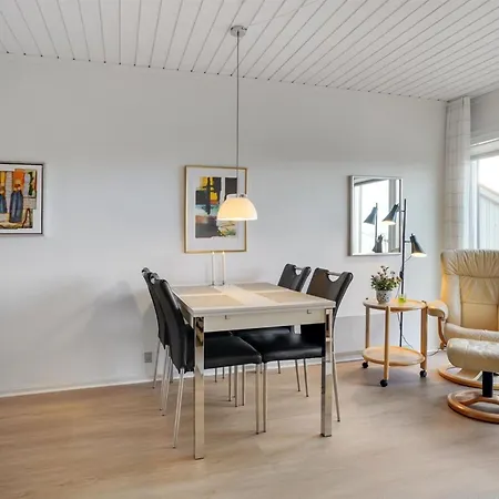 Lägenhet Elevus - 10m From The Sea By Interhome